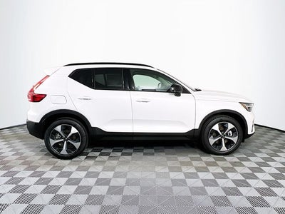 2026 Volvo XC40 B5 Plus