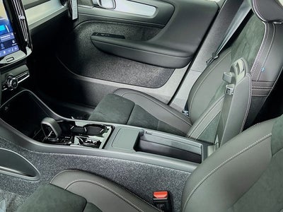 2026 Volvo XC40 B5 Ultra Black Edition