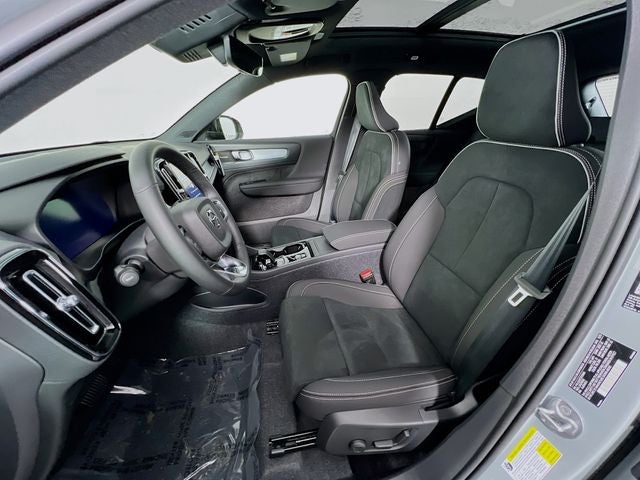 2026 Volvo XC40 B5 Ultra Black Edition