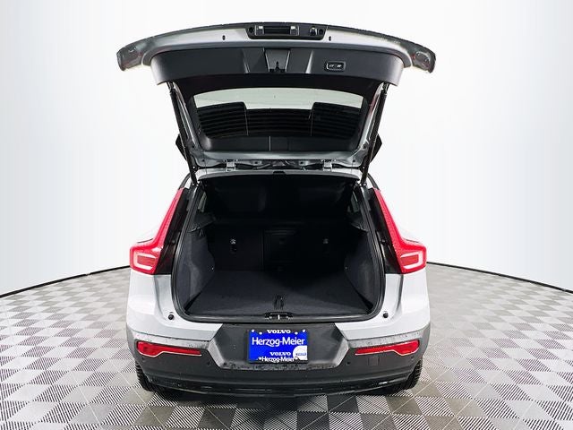 2026 Volvo XC40 B5 Ultra Black Edition