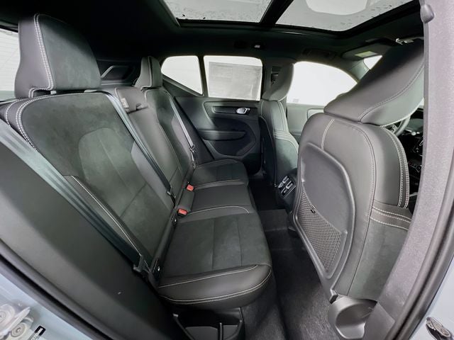 2026 Volvo XC40 B5 Ultra Black Edition