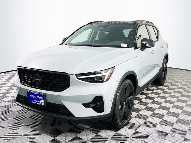2026 Volvo XC40 B5 Ultra Black Edition