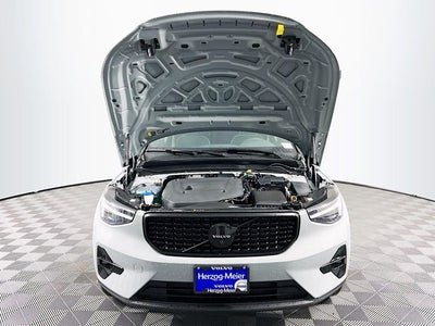 2026 Volvo XC40 B5 Ultra Black Edition
