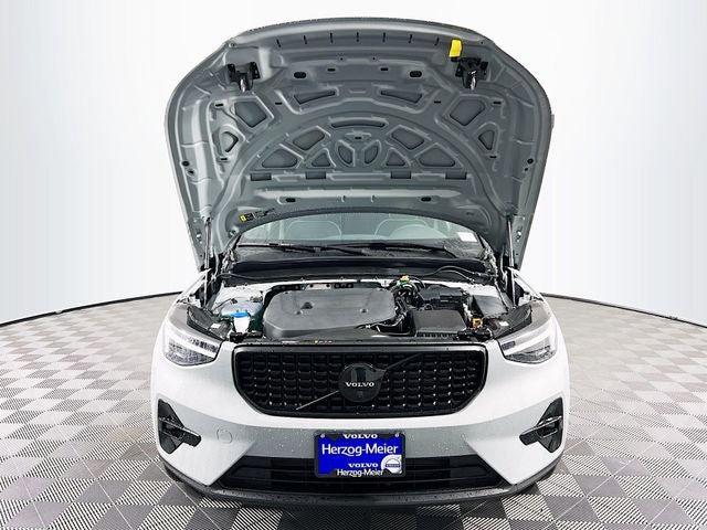 2026 Volvo XC40 B5 Ultra Black Edition