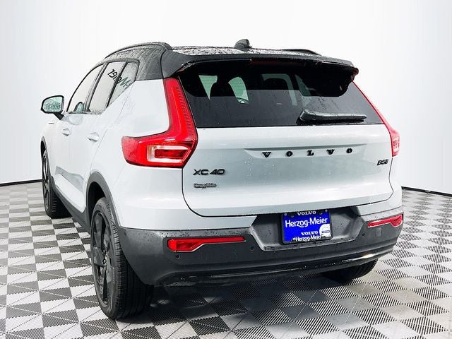 2026 Volvo XC40 B5 Ultra Black Edition