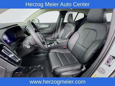 2025 Volvo XC40 B5 Plus Bright Theme