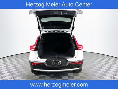 2025 Volvo XC40 B5 Plus Bright Theme