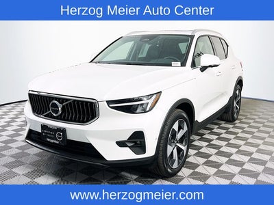 2025 Volvo XC40 B5 Plus Bright Theme