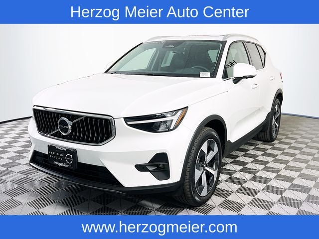 2025 Volvo XC40 B5 Plus Bright Theme