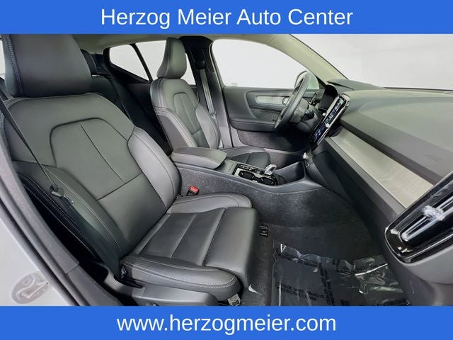 2025 Volvo XC40 B5 Plus Bright Theme