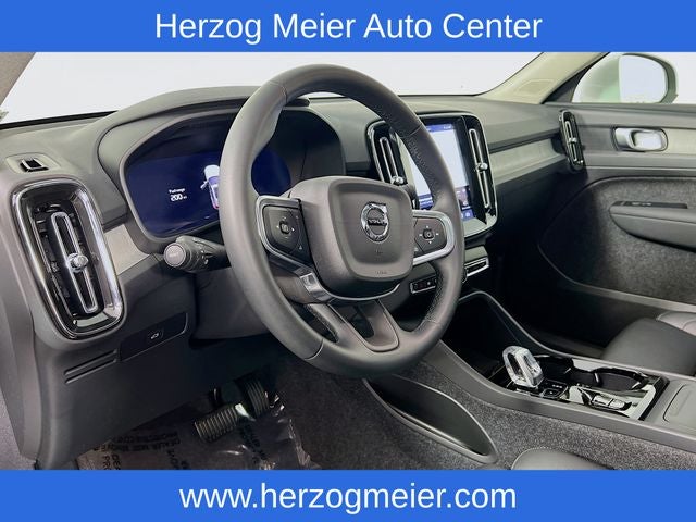 2025 Volvo XC40 B5 Plus Bright Theme