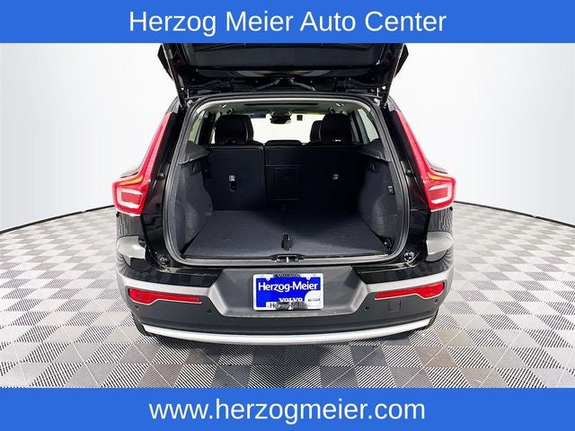 2025 Volvo XC40 B5 Plus Bright Theme