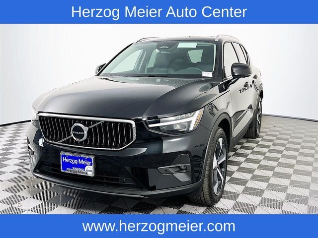 2025 Volvo XC40 B5 Plus Bright Theme