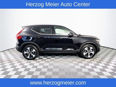 2025 Volvo XC40 B5 Plus Bright Theme