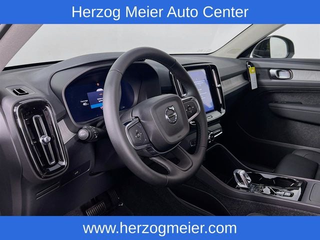 2025 Volvo XC40 B5 Plus Bright Theme