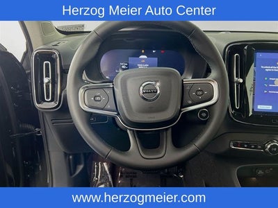 2025 Volvo XC40 B5 Plus Bright Theme