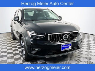 2025 Volvo XC40 B5 Plus Bright Theme