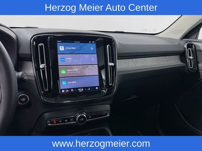 2025 Volvo XC40 B5 Core