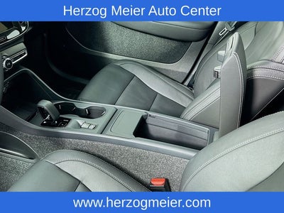 2025 Volvo XC40 B5 Core