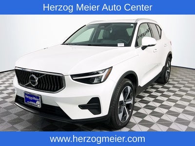 2025 Volvo XC40 B5 Core