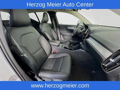 2025 Volvo XC40 B5 Core