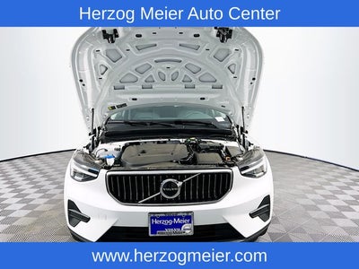 2025 Volvo XC40 B5 Core