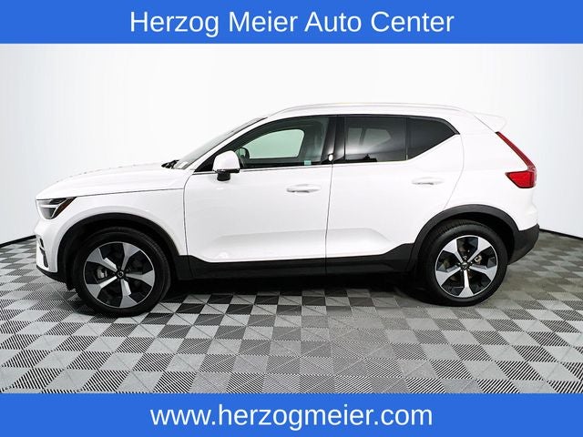 2025 Volvo XC40 B5 Core