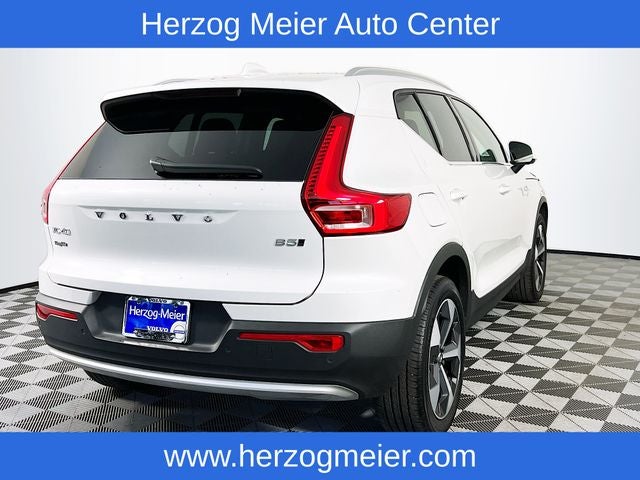 2025 Volvo XC40 B5 Core