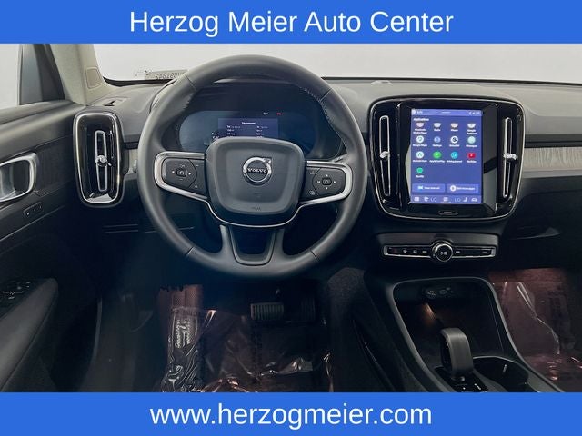 2025 Volvo XC40 B5 Core
