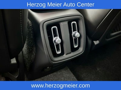 2025 Volvo XC40 B5 Core