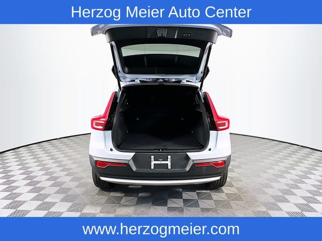 2025 Volvo XC40 B5 Core
