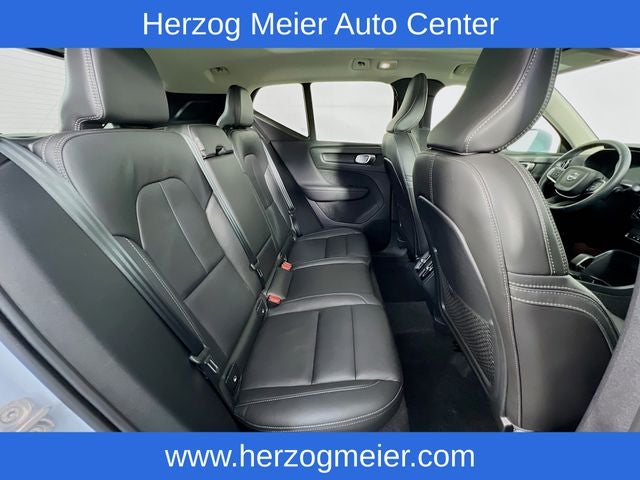 2025 Volvo XC40 B5 Core