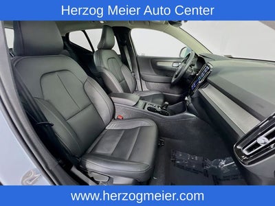2025 Volvo XC40 B5 Core