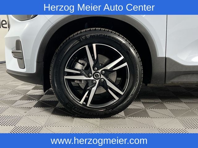 2025 Volvo XC40 B5 Core
