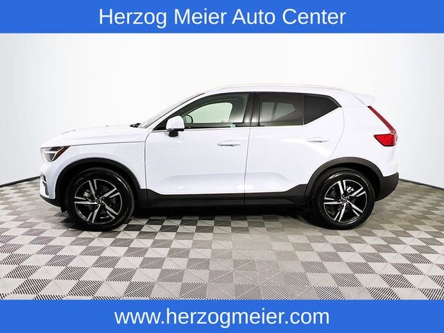 2025 Volvo XC40 B5 Core