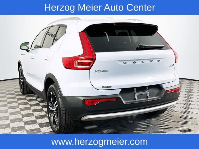 2025 Volvo XC40 B5 Core