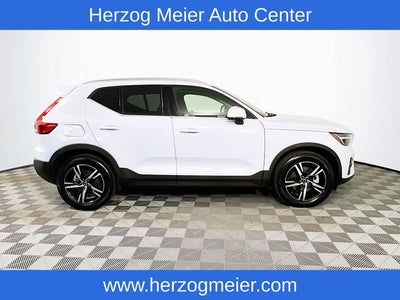 2025 Volvo XC40 B5 Core
