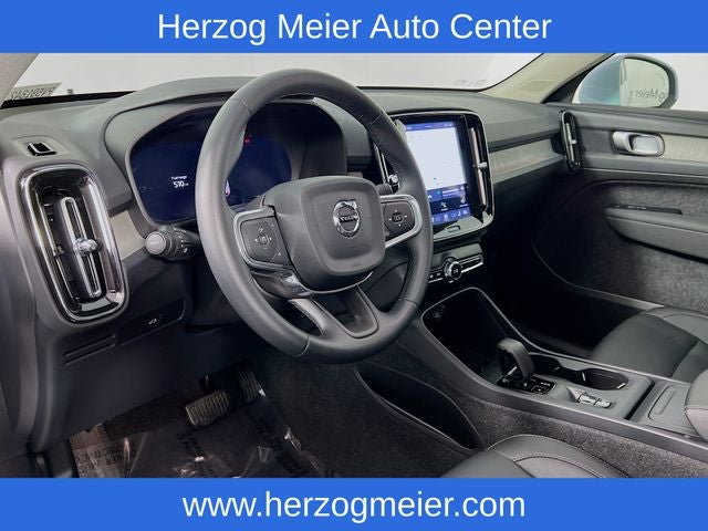 2025 Volvo XC40 B5 Core