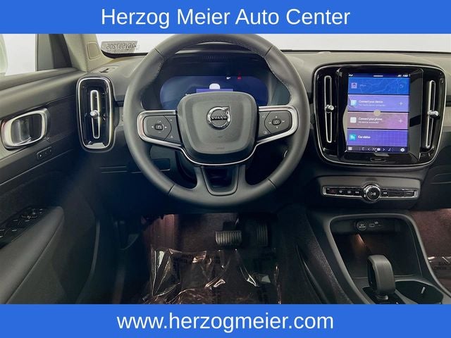 2025 Volvo XC40 B5 Core