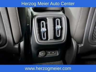 2025 Volvo XC40 B5 Core