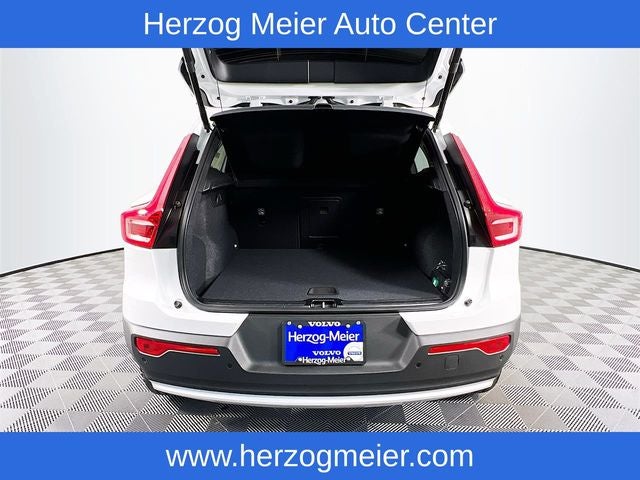 2025 Volvo XC40 B5 Core