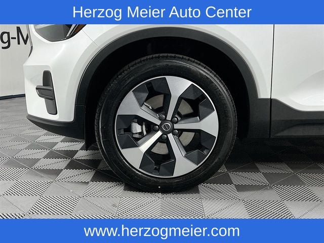 2025 Volvo XC40 B5 Core