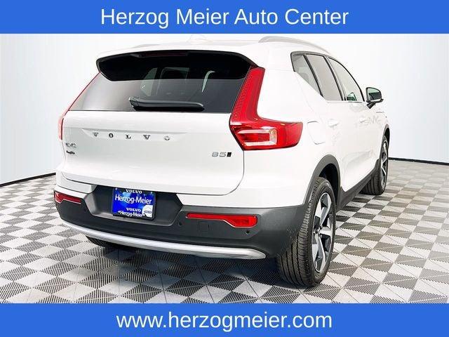 2025 Volvo XC40 B5 Core