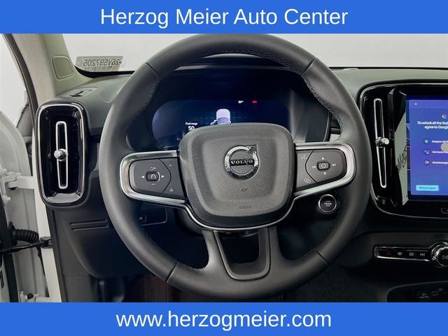 2025 Volvo XC40 B5 Core