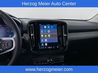 2025 Volvo XC40 B5 Core