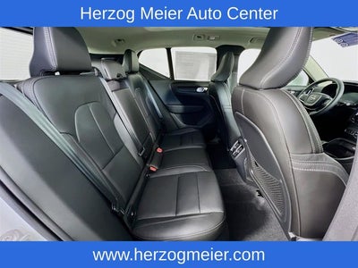 2025 Volvo XC40 B5 Core