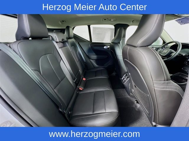 2025 Volvo XC40 B5 Core