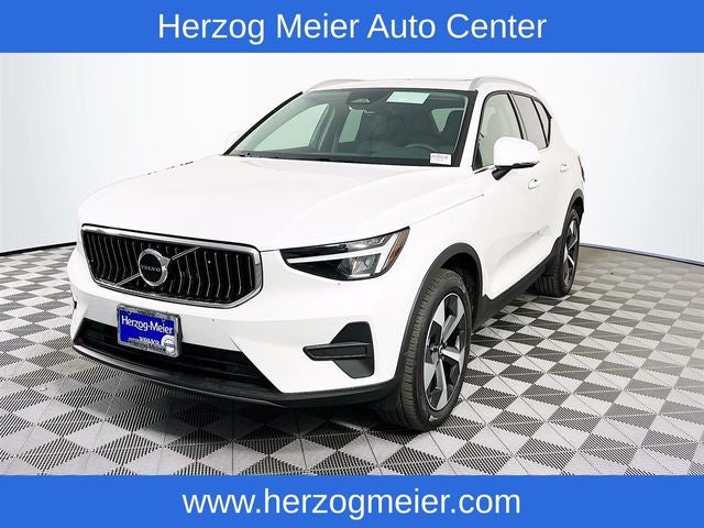 2025 Volvo XC40 B5 Core