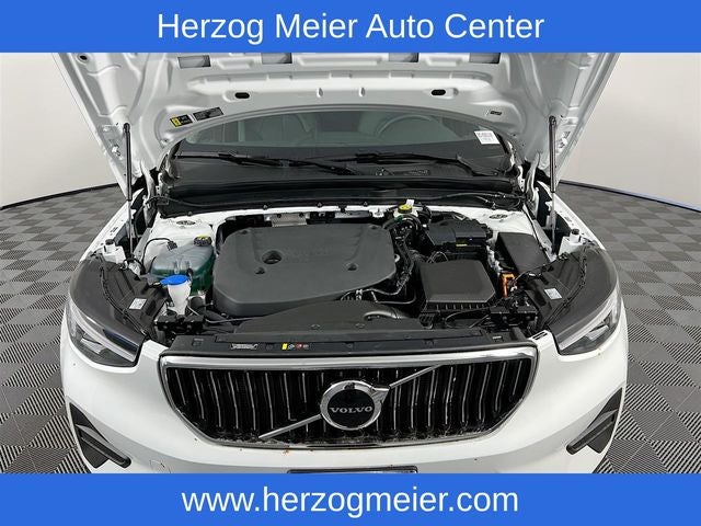 2025 Volvo XC40 B5 Core