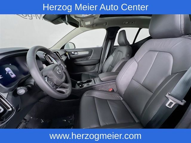 2025 Volvo XC40 B5 Core